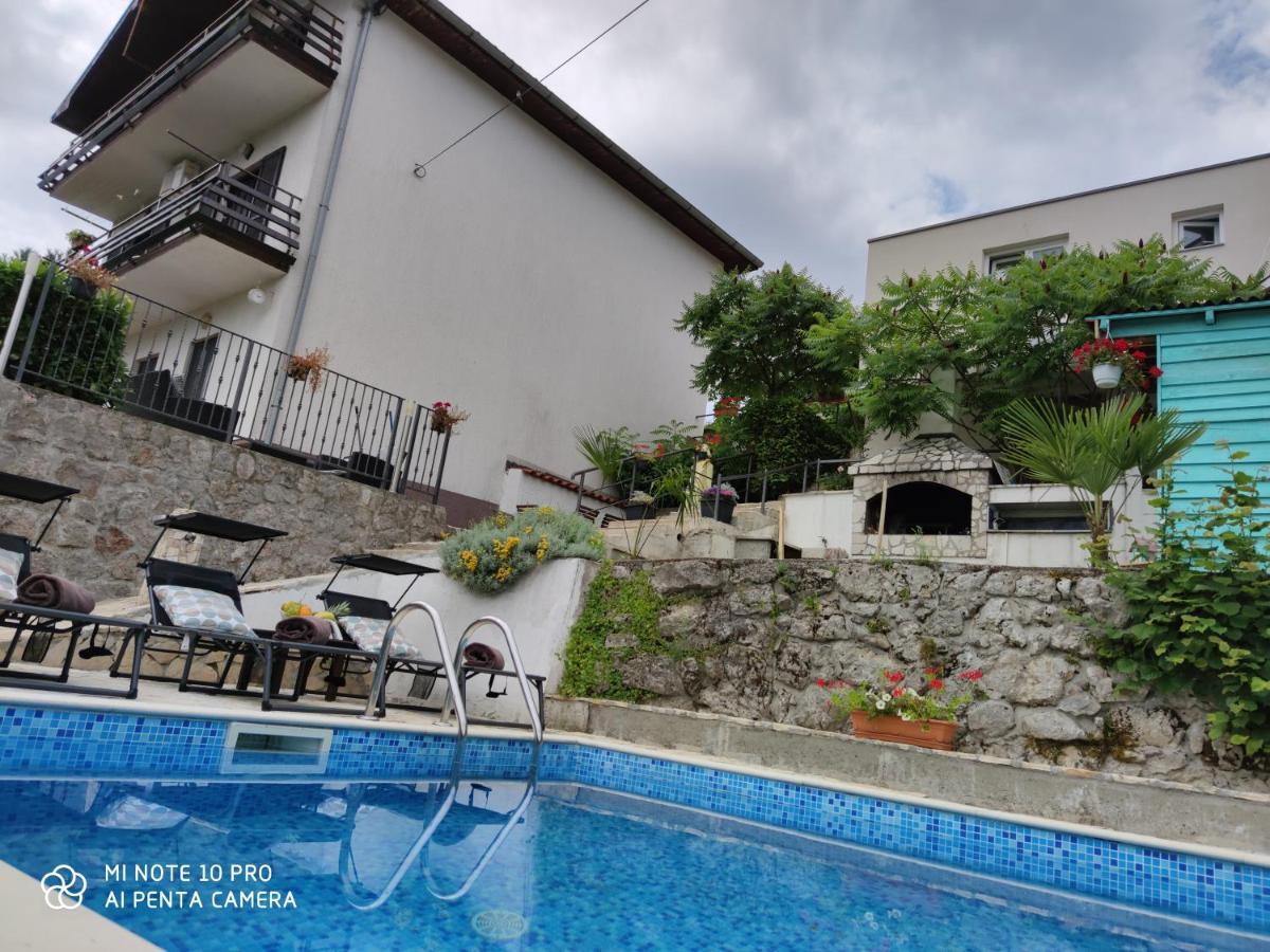 Apartma Gina