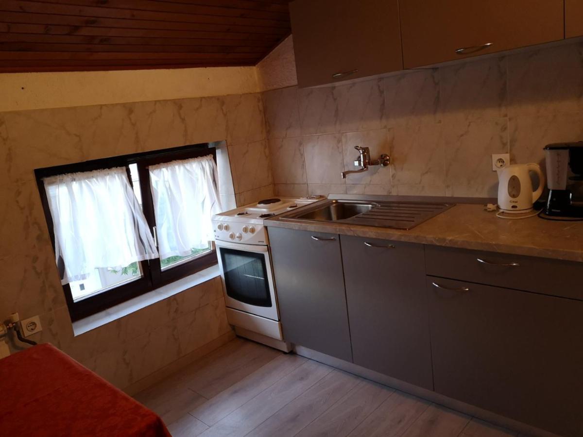Apartma Gina
