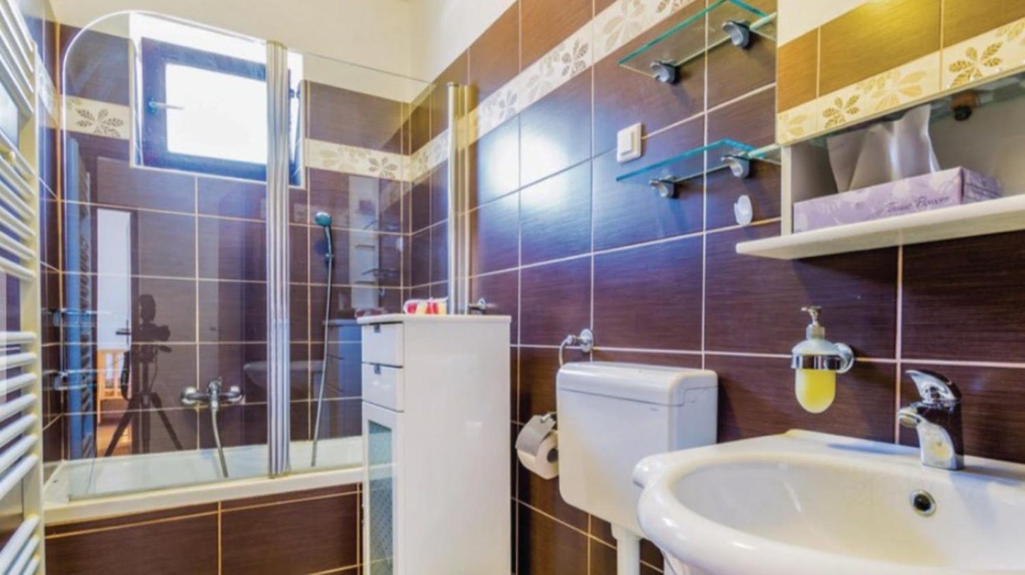 Apartma Gina