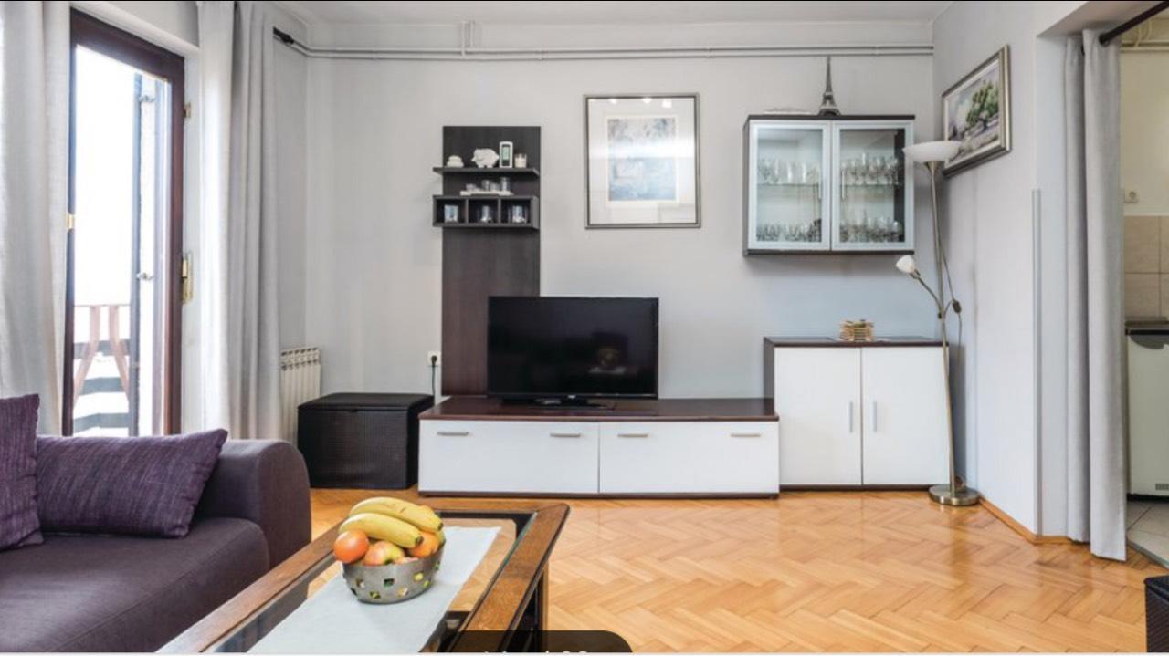 Apartma Gina
